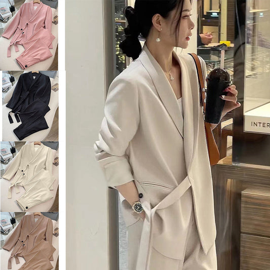 Dwuczęściowy zestaw – marynarka wiązana z przodu i spodnie z szerokimi nogawkami